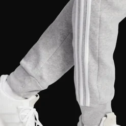 Essentials Fleece 3-Stripes Tapered Cuff Joggers, joggingbyxor, herr - Fritidsbyxor - Essentials Fleece 3-Stripes Tapered Cuff Joggers, joggingbyxor, herr
